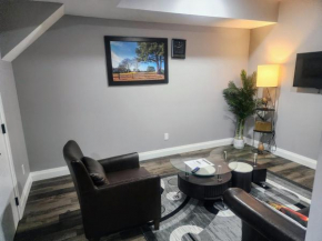Cozy Basement Suite - private entrance - Free Netflix